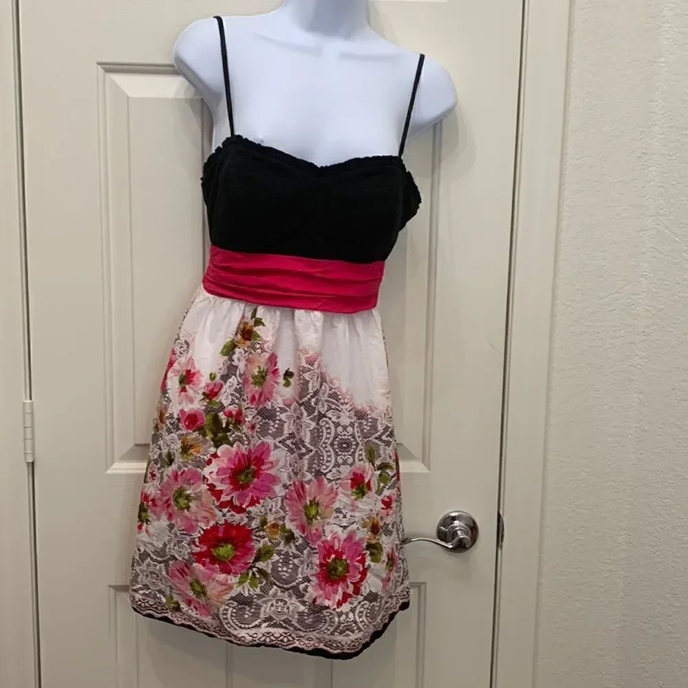 City Triangles Sz 9 Black Bust Pink Waist Floral Skirt Spaghetti Straps Tie Back